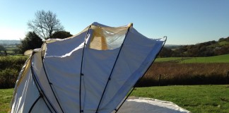 Clamshell tent