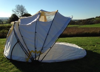 Clamshell tent